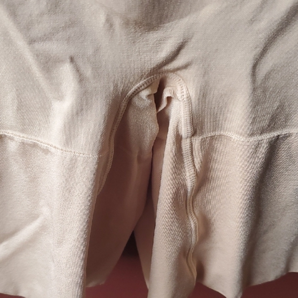 SPANX Nude Shapewear with Red Tag - Picture 4 of 9